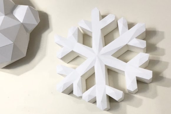 Snowflake Paper Sculpture: Objects for Winter Crafts